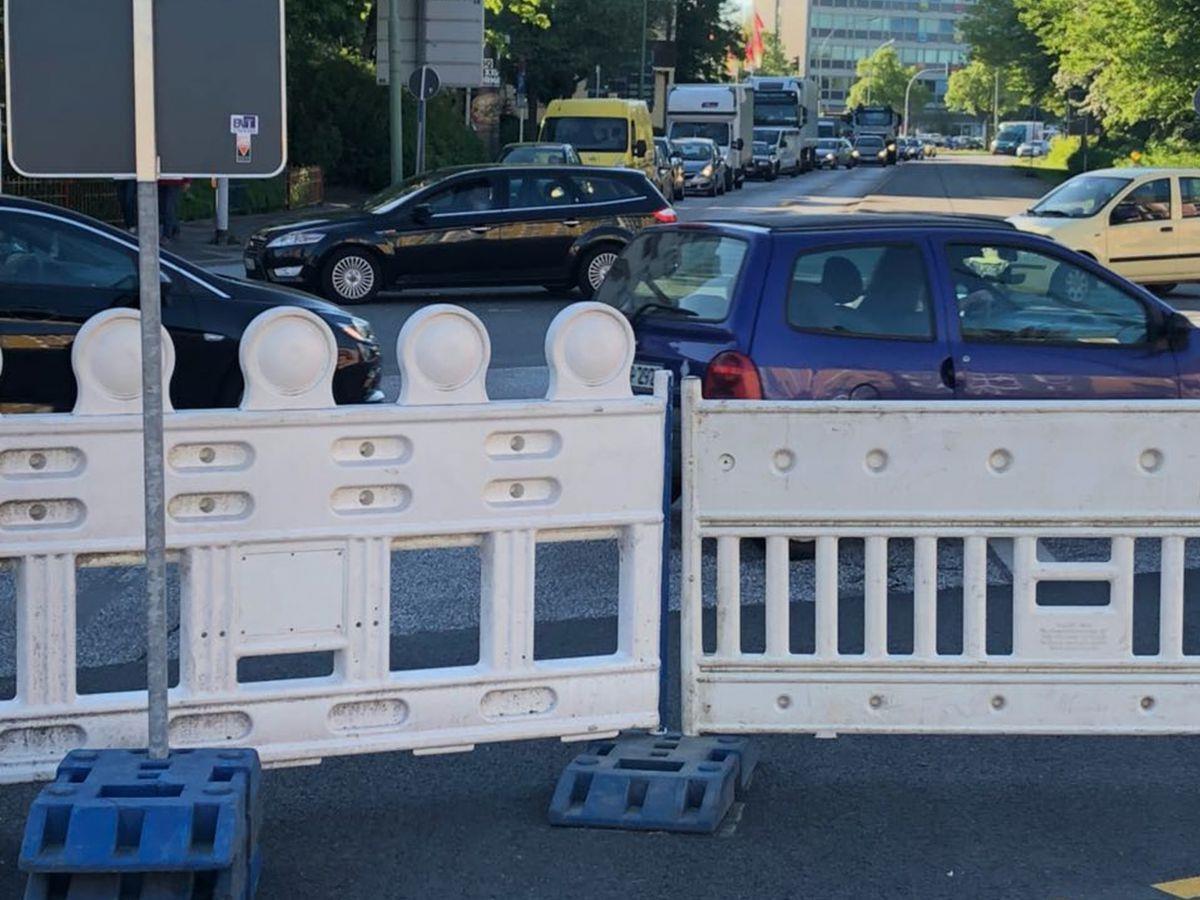 Weil die Verzögerungen nicht kommuniziert wurden, staute es sich am Montagmorgen vor der Kennedybrücke.