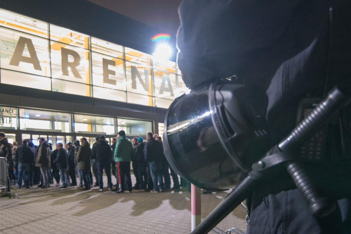 Diesmal bleibt beim "Haven-Derby" alles friedlich Weil einige Bremerhavener Fans im Hinspiel des REV beim ECW Sande auffällig geworden waren, gab es zahlreiche Sicherheitsvorkehrungen beim Rückspiel.