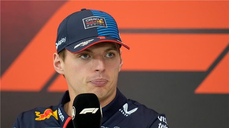 Verstappen muss in Ruanda Strafe fürs Fluchen abarbeiten Weil er in einer Pressekonferenz das englische F-Wort benutzte, muss der Weltmeister nun Extra-Arbeit leisten.