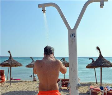 Weil es im Winter kaum geregnet hat, sind die Wasserreserven auf Mallorca auf den tiefsten Stand seit zehn Jahren. Besonders die steigenden Touristenzahlen und der damit erhöhte Verbrauch bereiten den Behörden daher sorgen.