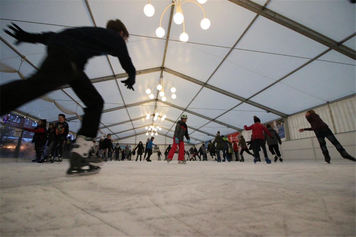 Unbekannte sabotieren Nordenhamer Eisbahn Weil jemand die Eismaschinen abgestellt hatte, fiel am Sonntagmorgen das Eislaufen aus.