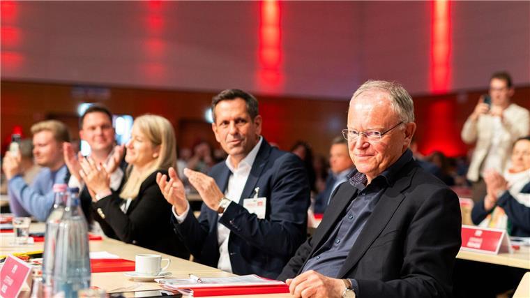 Lies führt jetzt Regierung und SPD in Niedersachsen an Weils Wort hatte in der SPD Gewicht – weit über Niedersachsens Grenzen hinaus.