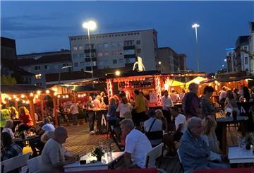 Wein-Deck: Eine der sechs Erlebnis-Inseln zu den Maritimen Tagen.