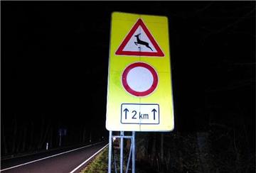 Weiß übersprühtes Verkehrszeichen (zugelassene Höchstgeschwindigkeit 50 km/h) bei Heerstedt
