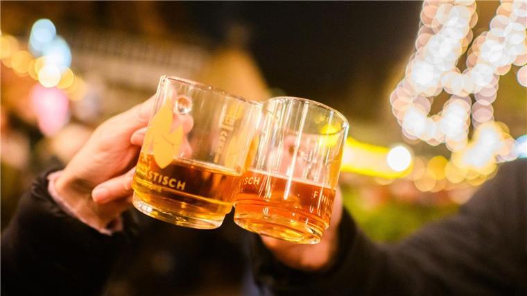 Weißer Glühwein muss als solcher ausgezeichnet werden. (Archivbild)