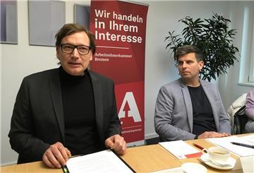 Zwei Männer am Tisch
