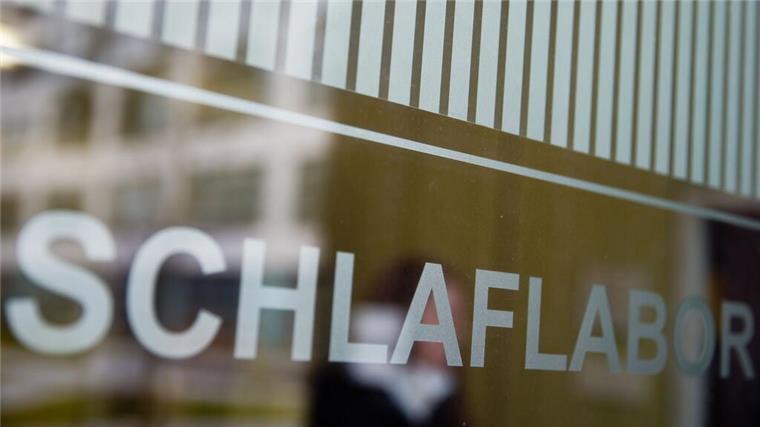 Welchen Effekt die Schlafdauer hat, wird auch in Laboren untersucht. (Archivbild)