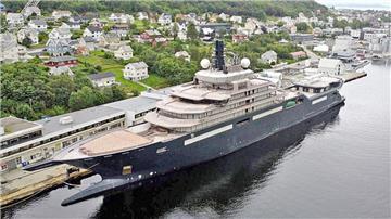  Forschungs- und Expeditionsyacht REV Ocean
