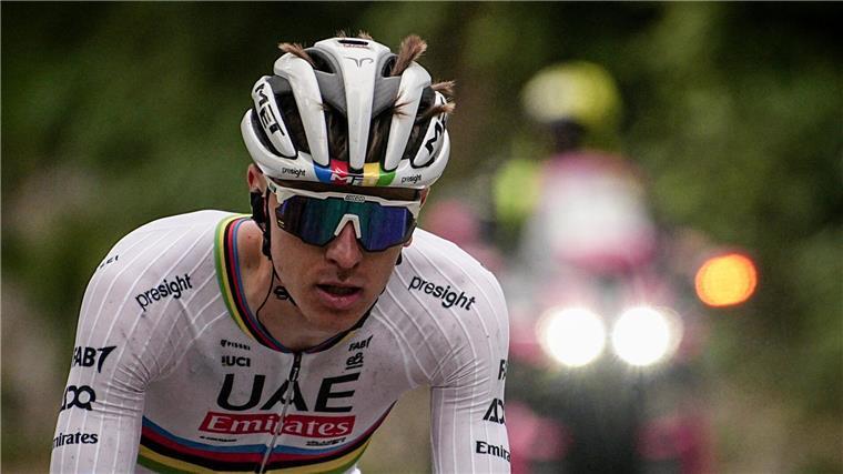 Tour-Star Pogacar bei Saison-Auftakt Zehnter - Milan siegt Weltmeister Tadej Pogacar startet mit einem zehnten Platz in die Saison.