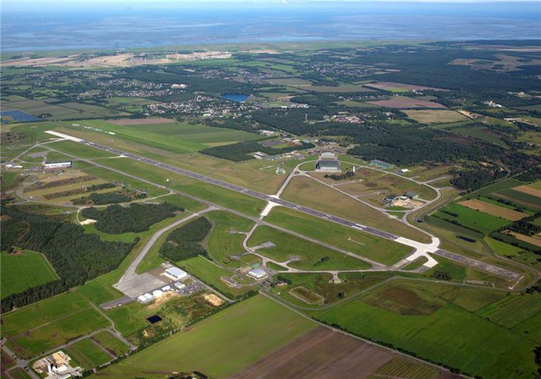 Weltraumbahnhof Nordholz: Aus Sicht von Wirtschaftsförderer Thomas Lötsch wäre die Flughafen-Infrastruktur dafür geeignet.