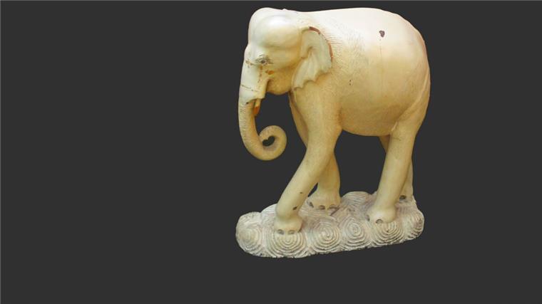 Wem gehört dieser in Bremerhaven gefundene Holzelefant?