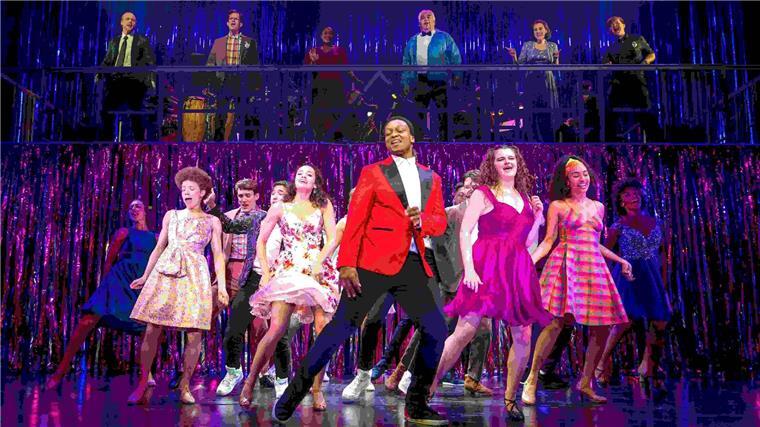 Eintauchen in die 80er Jahre: „Footloose“ feiert als Musical Premiere in Bremen