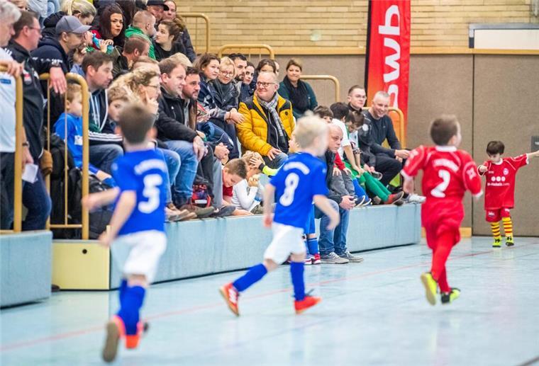 Wenn die Jüngsten kickten, waren beim Weser-Elbe-Cup die Tribünen immer gut besetzt. So wird es auch bei der ersten Auflage nach der Corona-Pause wieder sein.