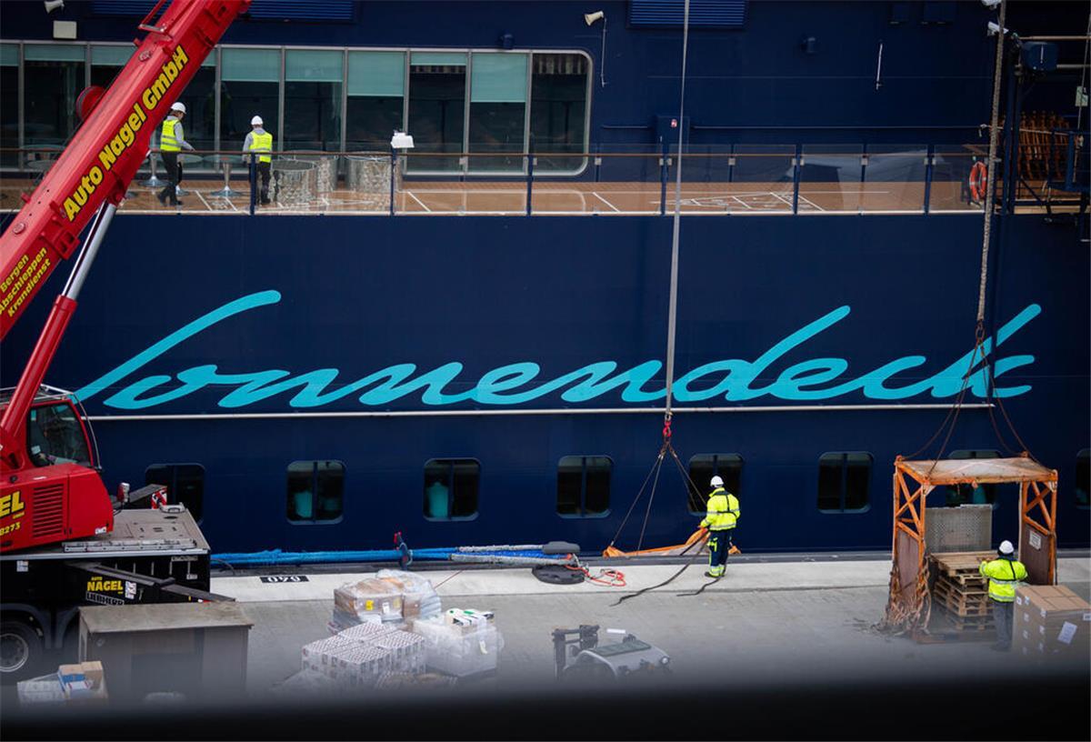 Zum letzten Mal: „Mein Schiff 3“ entflieht dem Winter Wenn die „Mein Schiff 3“ am Terminal liegt, gibt es immer viel zu sehen - selbst, wenn man nicht mitfährt.