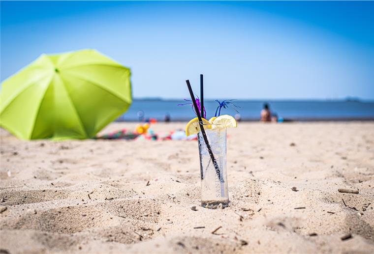 Bremerhaven: Echte Chance für die Bade-Lagune Wenn die neue Nordmole gebaut wird, könnte am Weserstrandbad ein geschützte Bade-Lagune entstehen. Die Planungen dazu werden derzeit vorangetrieben.