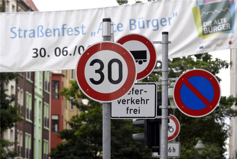Wenn es nach den Grünen und dem Verkehrsclub Deutschland geht, soll in Bremerhaven überall Tempo 30 gelten.