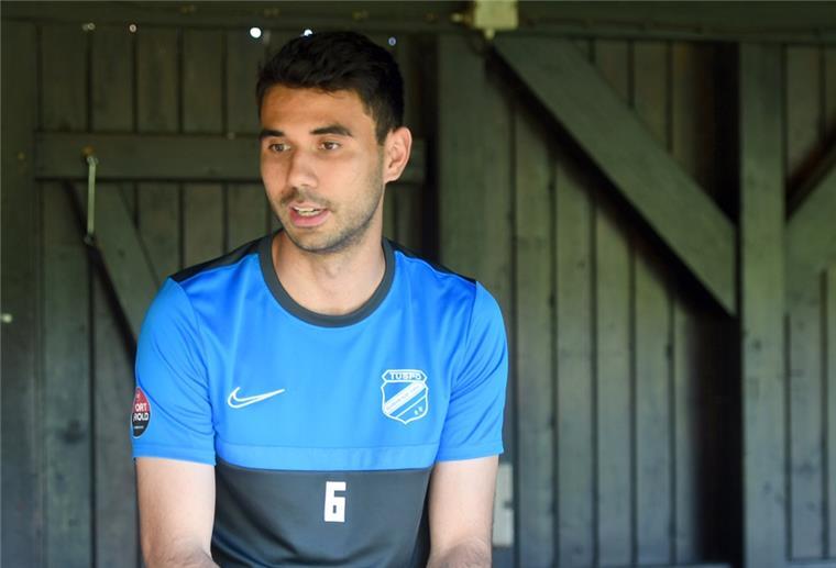 Wenn Fußball-Profi Gerrit Holtmann in Bremerhaven ist, schaut er gerne bei seinen Kumpels von TuSpo Surheide vorbei.