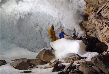 Wenn in Sibirien der Permafrostboden zunehmend auftaut, könnten die Folgen weltweit zu spüren sein. Denn dann würden mehr Treibhausgase freigesetzt. 