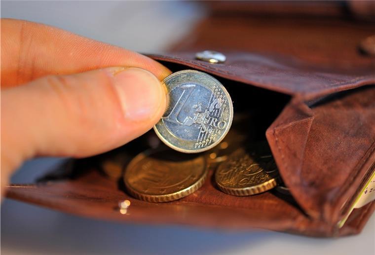 Bremerhaven: Fahrt im Krankenwagen wird nicht bezahlt Wenn kein Geld da ist, kann die Stadt keins eintreiben. Immer häufiger gelten die Schuldner der Stadt als mittellos.