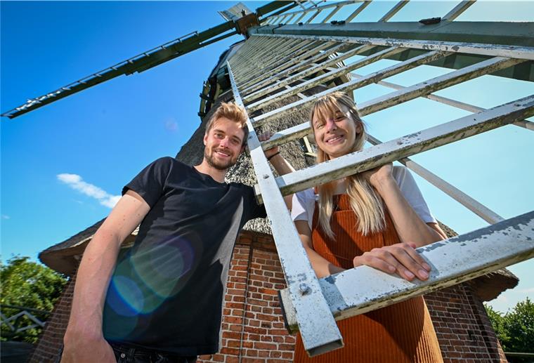 Eine Mühle im Landkreis Cuxhaven wird zum Treffpunkt für Kreative Wenn man ein Bild malen sollte von einem Ort, für den das Wort Idylle erfunden zu sein scheint, dann wäre das neue Zuhause von Kristina Hader und Dennis Vogt wohl perfekt.