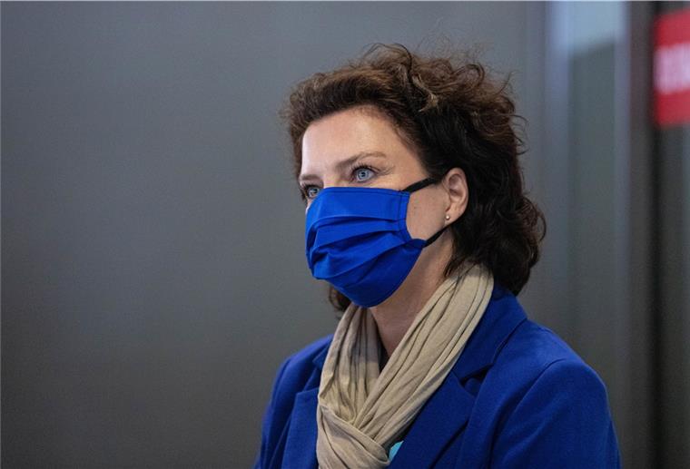 Wenn möglich sollte im Corona-Herbst auf Reisen verzichtet werden, findet Niedersachsens Gesundheitsministerin Carola Reimann. 