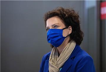 Wenn möglich sollte im Corona-Herbst auf Reisen verzichtet werden, findet Niedersachsens Gesundheitsministerin Carola Reimann. 