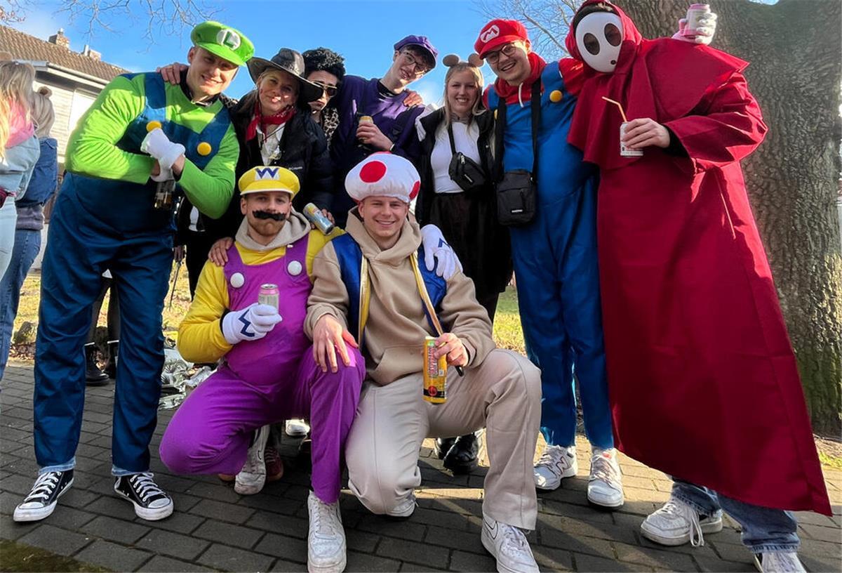 Ein Ort im Ausnahmezustand! So feiert Wehdel den Karneval Wenn Wario, Toad, Luigi, Mario, ein Shyguy und viele mehr zusammen feiern gehen, sieht das so aus.