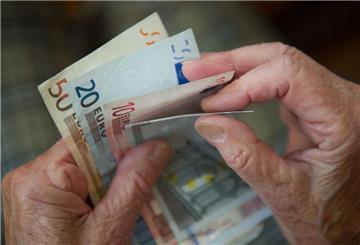 Wer als Rentner über dem Freibetrag liegt, muss eine Steuererklärung abgeben.