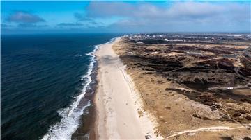 Wer auf der Nordseeinsel Sylt ein Haus kaufen möchte, muss laut dem jüngsten Küstenreport im Schnitt fast 14.600 Euro pro Quadratmeter bezahlen. (Archivbild)