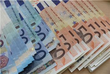 Wer bei den Banken Geld anlegt, muss mit noch höheren Gebühren und Negativzinsen rechnen.