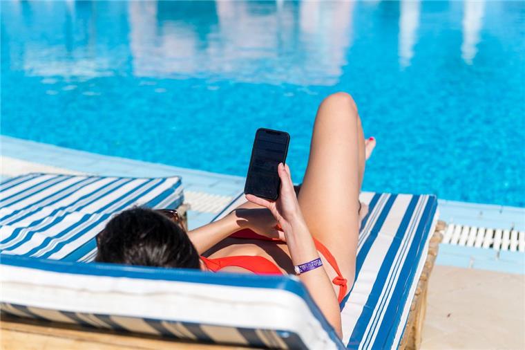 Wer bei Thomas Cook oder einem der Tochterunternehmen gebucht hat, für den könnte der Traumurlaub in weite Ferne rücken. Das sorgt auch in Zeven für Nervosität. 