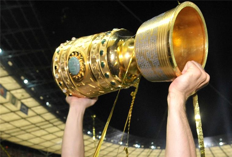 Pokal-Achtelfinale: Machbares Los für Werder Wer darf in diesem Jahr den DFB-Pokal in die Höhe strecken?