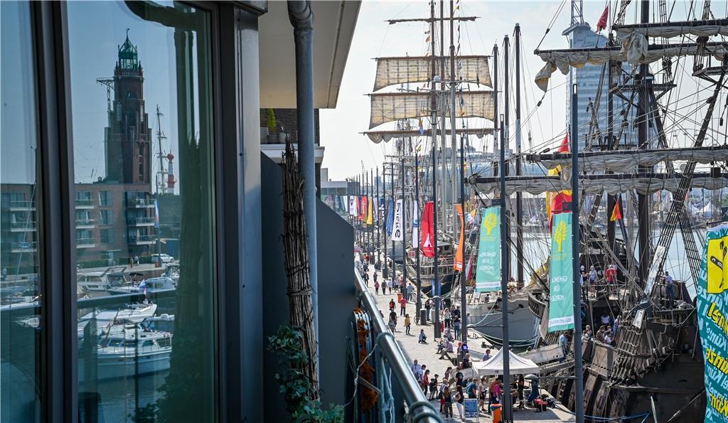 Wer direkt am Neuen Hafen gewohnt, genießt den besten Blick auf die Maritimen Ta...