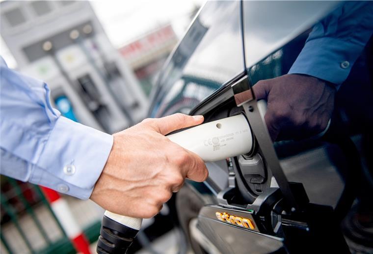 Diesen Vorteil haben Elektro-Dienstwagen Wer ein E-Auto als Firmenwagen fährt, spart bei der Dienstwagensteuer.