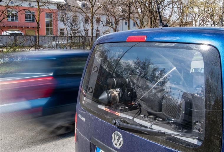 Wer ein solches Fahrzeug zu schnell passiert, der bekommt per Post eine Rechnung. 