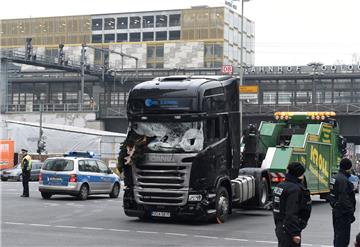 Wer fuhr den Lastwagen? Diese Frage bleibt nach dem Anschlag in Berlin weiterhin offen.