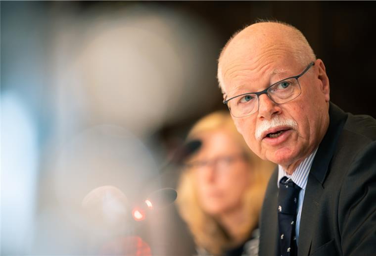 Strafrechtliche Konsequenzen für „Z“-Symbol in Bremen Wer im Land Bremen das Z-Symbol nutzt, muss mit einem Bußgeld rechnen. Das machte Innensenator Ulrich Mäurer (SPD) am Montag deutlich.