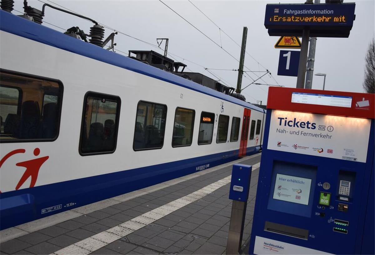 Zug am Bahnhof