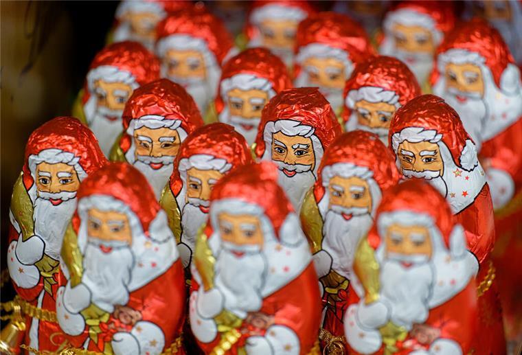 Wer in diesem Jahr einen Schoko-Weihnachtsmann verspeisen möchte, muss tiefer in die Tasche greifen. 