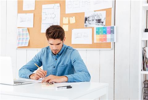 Wer in seiner Ausbildung schulische Schwierigkeiten hat, kann bei der Agentur für Arbeit Hilfe bekommen. 