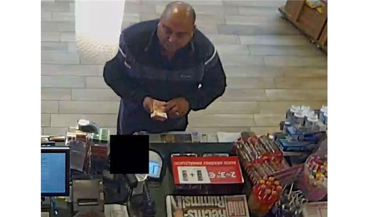 Wechselgeldbetrug im Kreis Verden: Wer kennt diesen Mann? Wer kennt diesen Mann? Er soll in Langwedel im Kreis Verden mit einem Wechselgeldtrick eine Tankstelle betrogen haben.