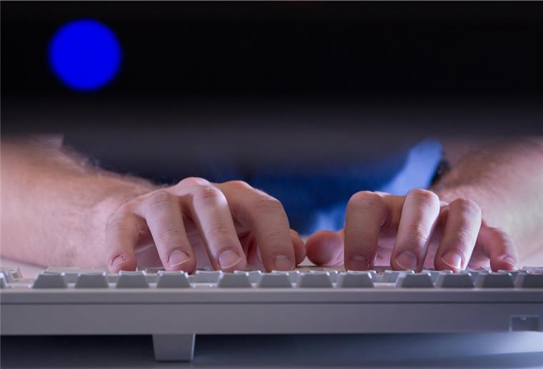 Wer Lust und Laune hat, kann sich an einer Online-Umfrage beteiligen. Thema: Akzeptanz der Polizei in Bremerhaven.