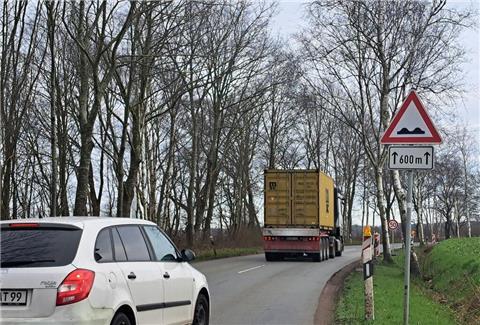 Lkw und Pkw Auf der Umleitung K48 Hagen / Uthlede