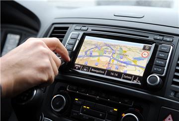Autofahrer mit Navi