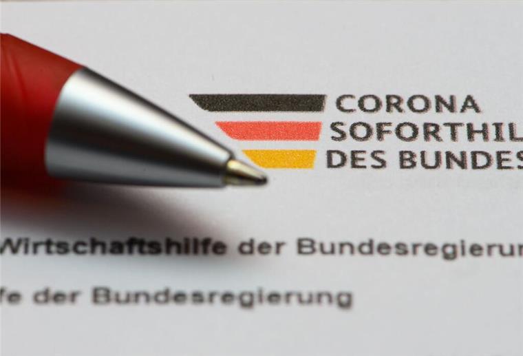 Corona-Hilfen: Wer sich nicht meldet, muss alles zurückzahlen Ein Stift liegt auf einem Antrag auf Gewährung der «Novemberhilfe» als außerordentliche Wirtschaftshilfe der Bundesregierung in der Corona-Krise.