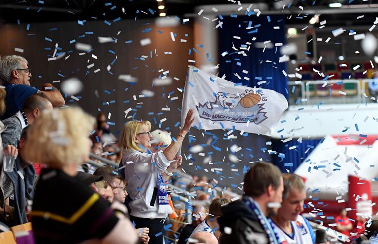 Die Fans machen sich wieder Sorgen um ihre Eisbären Wer zu den Eisbären Bremerhaven hält, ist Kummer gewohnt. Auch in dieser Saison strapazieren die Basketballer nach gutem Start die Nerven ihrer Fans.