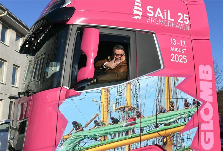 Diese pinken Trucks fahren nun als Sail-Botschafter durchs Land Ein pinker Lkw macht Werbung für die Sail 2025 in Bremerhaven.
