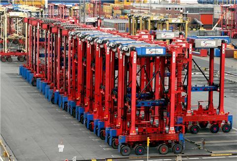 Werden die Containerterminals an der Stromkaje künftig ohne die GHB-Hafenarbeiter auskommen müssen? Der GHB muss in die Insolvenz.