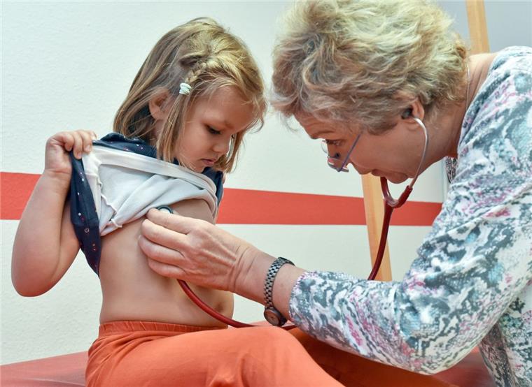 Werden schon bald wieder Kinder in der Ortschaft Langen von einem Kinderarzt untersucht werden? Die Zulassungskomission bei der Kassenärztlichen Vereinigung in Stade steht kurz vor einer Entscheidung.