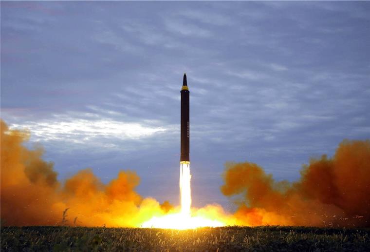 Werden von Bremerhaven aus bald Raketen auf die Nordsee verschifft, damit diese von dort aus in den Weltraum starten können?